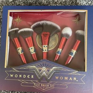 New Wonder Woman brush face brush set